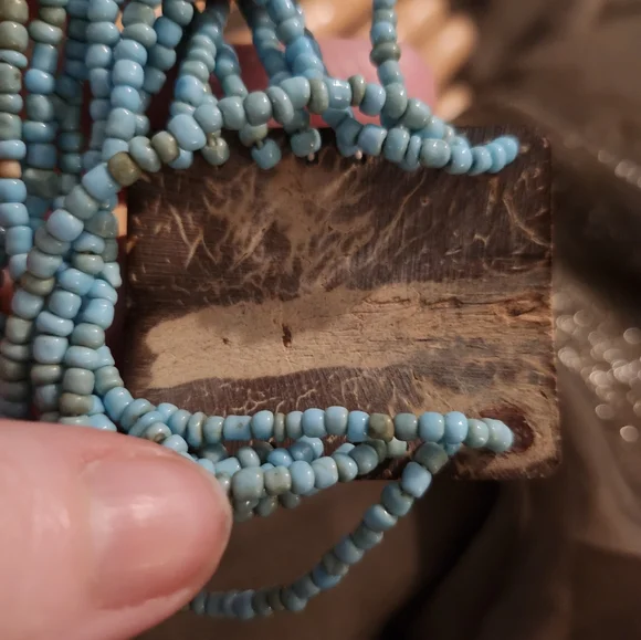 Turquoise Color Beaded Mother of Pearl Shell Stretchy Bracelet - Picture 7 of 7